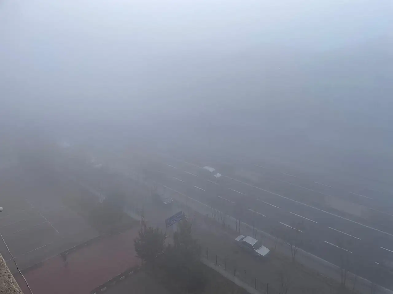 Ağrı'da soğuk hava sisle birleşti, ulaşım zorlaştı