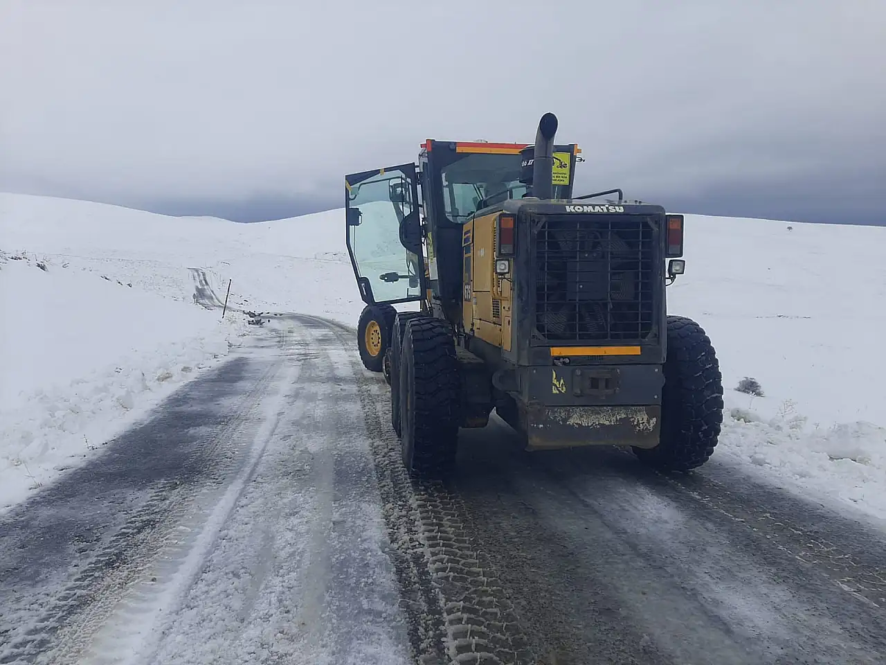 Ağrı'da karla mücadelede dokuz köy yolu ulaşıma açıldı