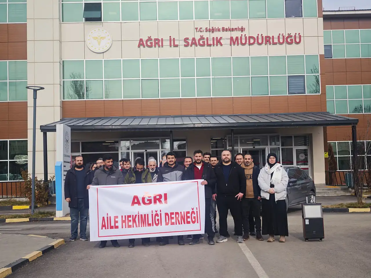 Aile hekimlerinden Ağrı'da ortak ses: 'Bırakın hekimlik yapalım'