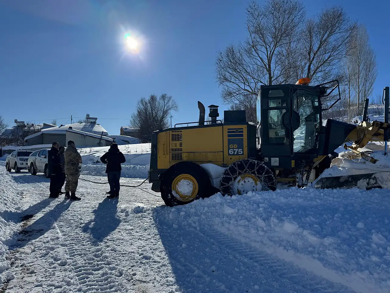 Yoğun kar yağışı Taşlıçay'da çalışmaları durdurmadı
