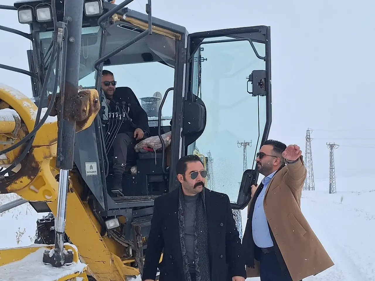 Taşlıçay'da köy yolları için yoğun mesai