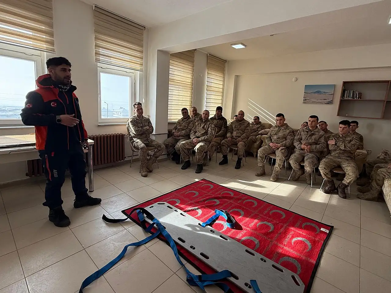 Taşlıçay'da jandarmaya çığ farkındalık eğitimi verildi