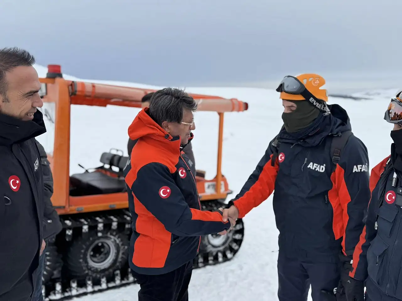 Van'da Çığda Arama Kurtarma Eğitimlerine Milletvekili Ziyareti