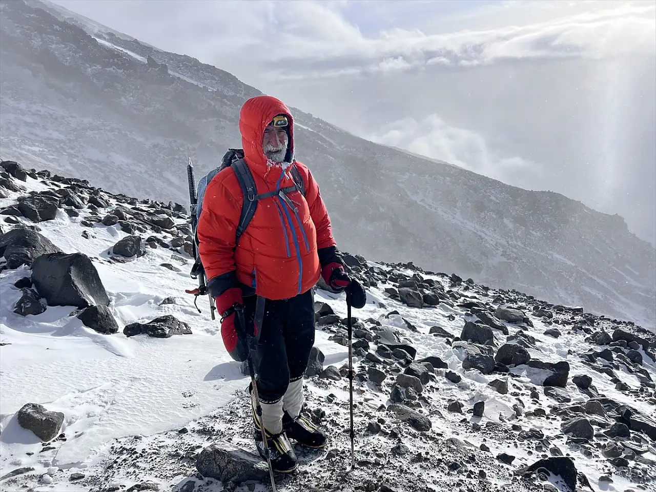İzmirli dağcılar Küçük Ağrı Dağı'nda zirveye ulaştı