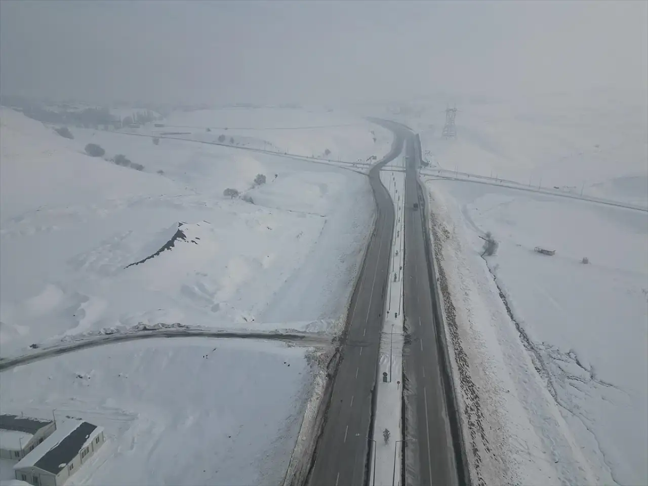 Ağrı'da dondurucu soğuklar etkisini sürdürüyor