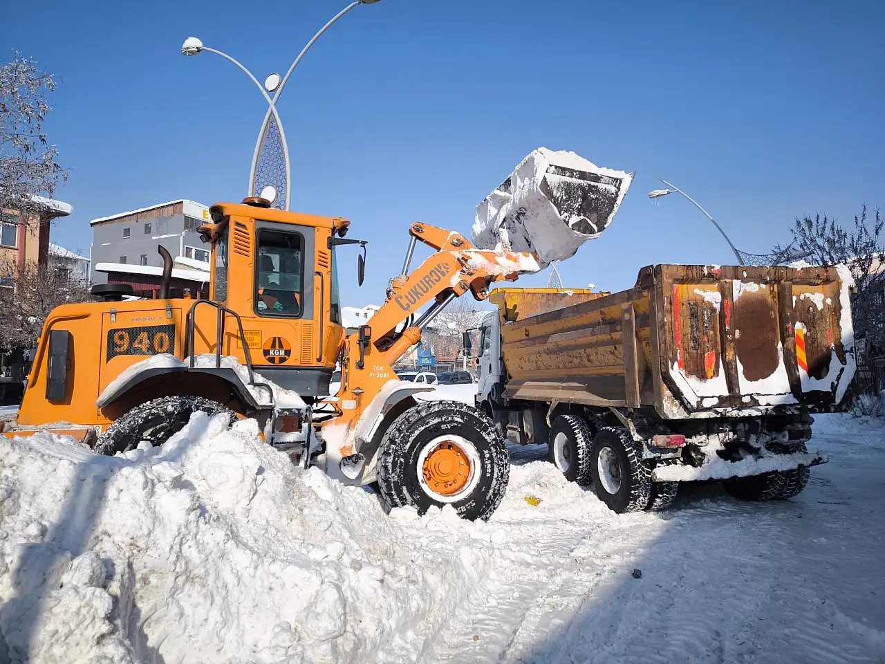 Çaldıran'da Karla Mücadele Çalışmaları Aralıksız Sürüyor