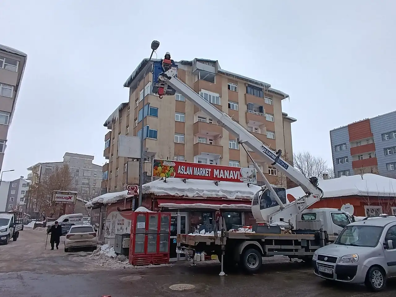 Ağrı'da arızalı sokak lambalarına müdahale