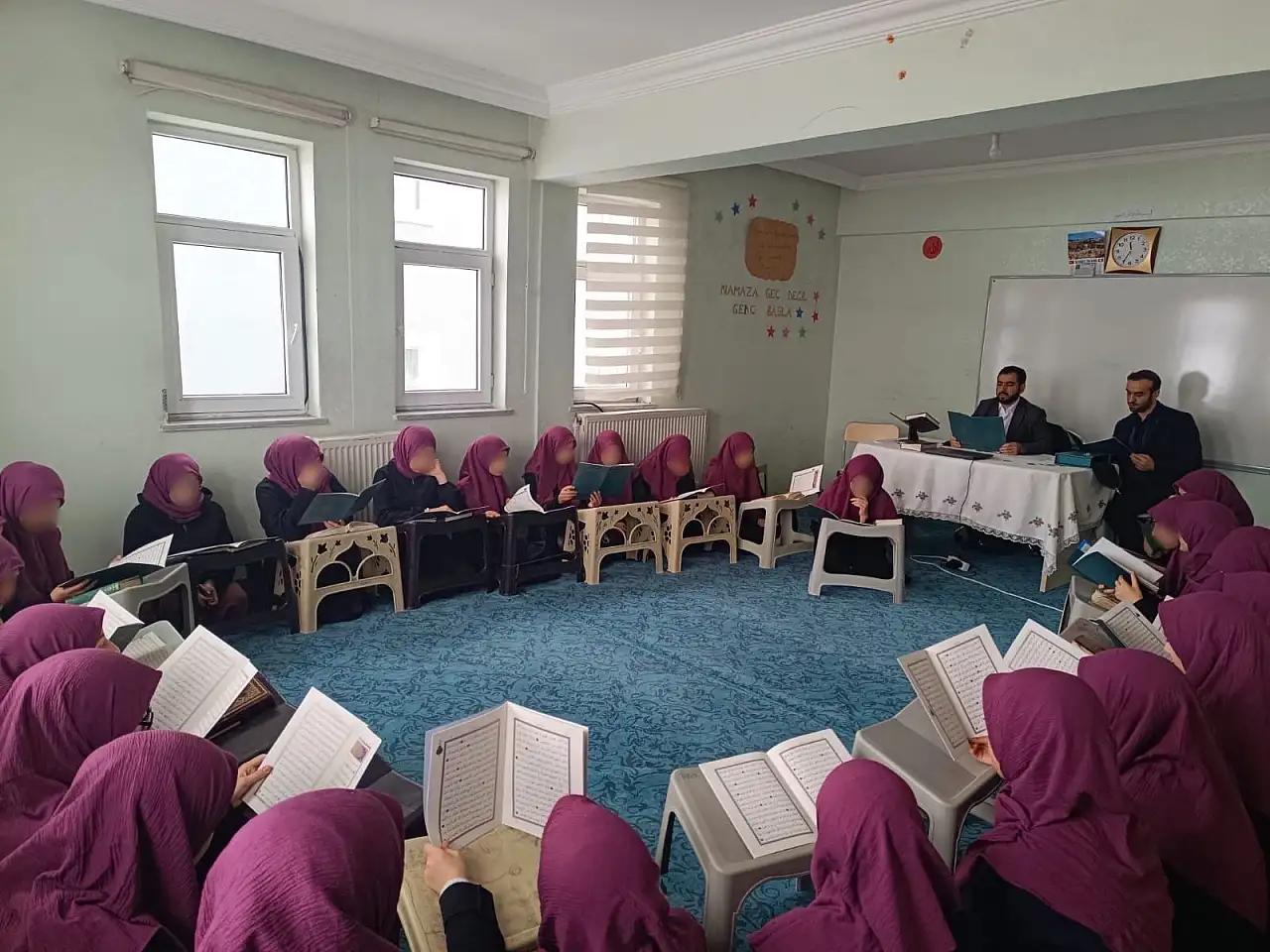 Çat'ta 1001 Hatim Geleneği Genç Hafızlarla Yaşatılıyor