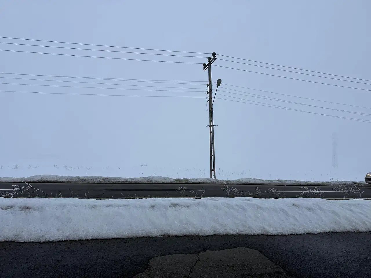 Ağrı'da sabahın ilk ışıklarında sis ve kırağı etkili oldu