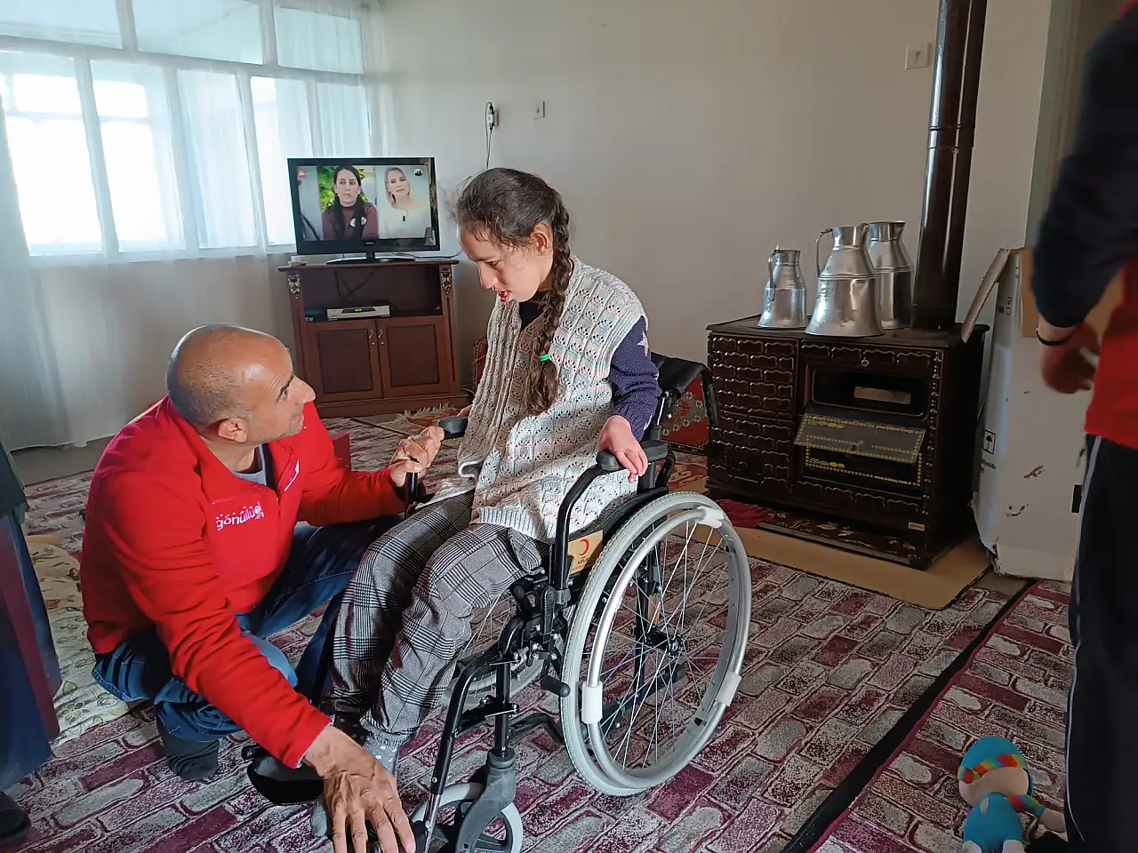Ağrı'da engeller Kızılay desteğiyle aşılıyor