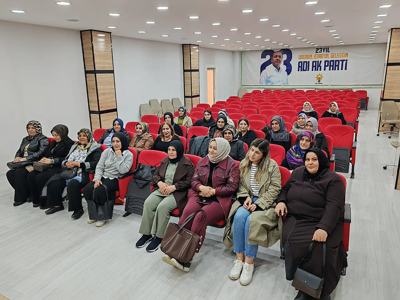 AK Parti Kadın Kolları çalışmalarını değerlendirdi