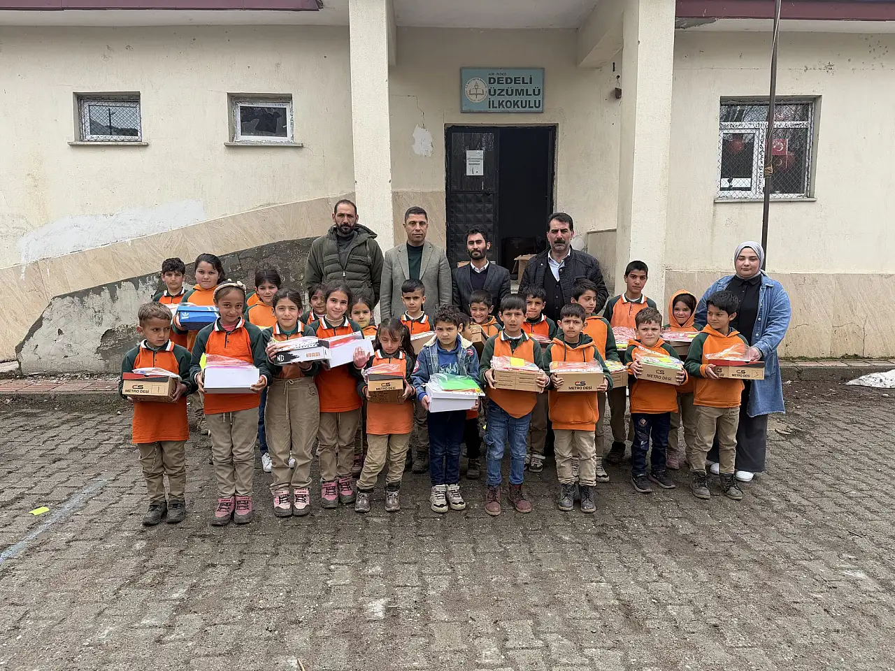 Dedeli Belediye Başkanı Durak'tan öğrencilere 23 Nisan sürprizi