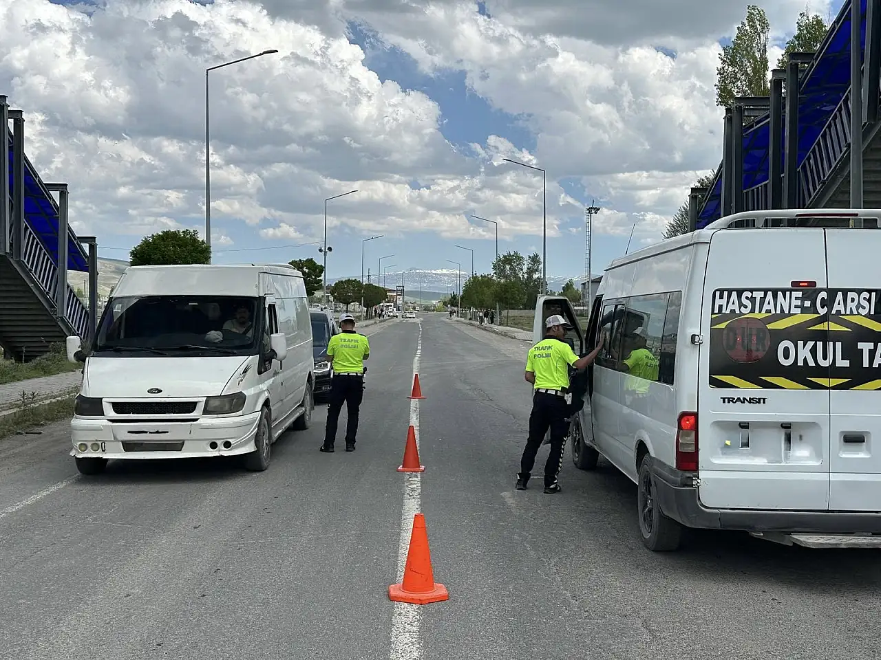 Diyadin'de bir haftada 2 bin 232 kişi ve 5 bin 607 araç sorgulandı