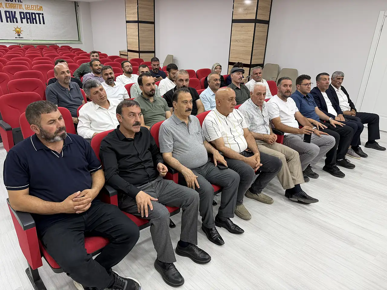 AK Parti Ağrı İl Teşkilatı haftalık yönetim kurulu toplantısını gerçekleştirdi
