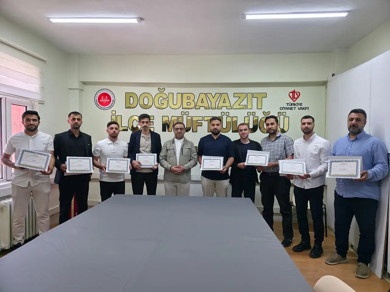 Akademi eğitimini tamamlayan aday din görevlilerine diplomaları verildi