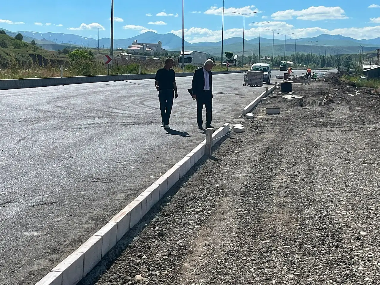 Başkan Ramazan Yakut, Eleşkirt Çevreyolu'ndaki çalışmaları yerinde inceledi