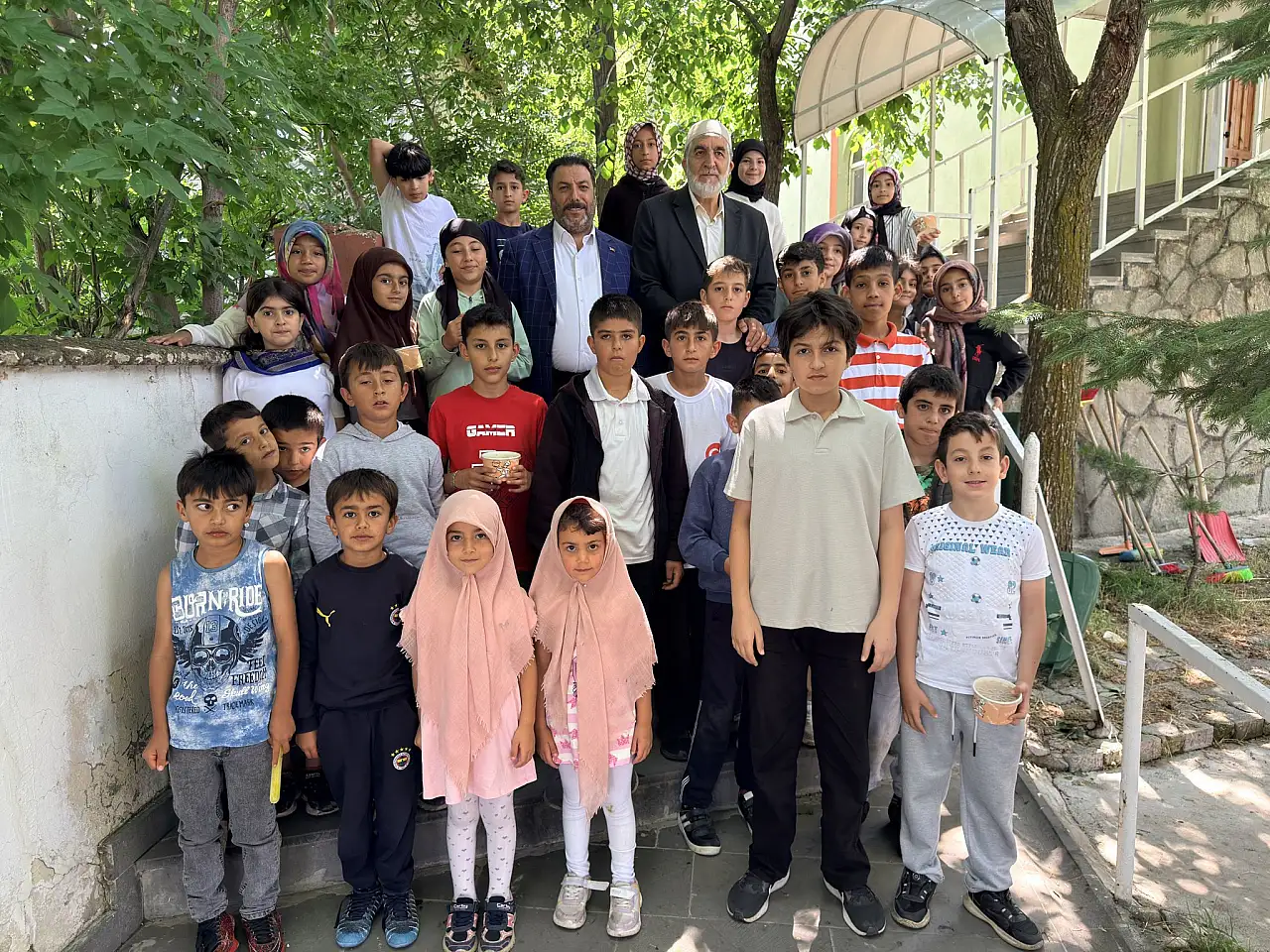 Başkan Ülgay Kur'an kursu öğrencilerine aşure ikram etti