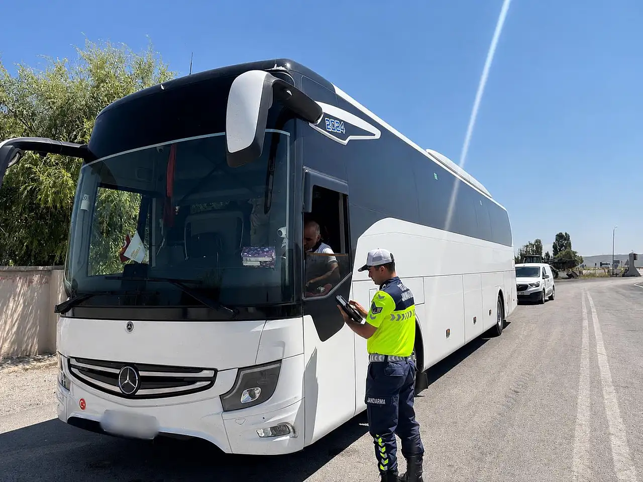 Diyadin'de yaz denetimleri sıkılaştı: Binlerce kişi ve araç kontrol edildi
