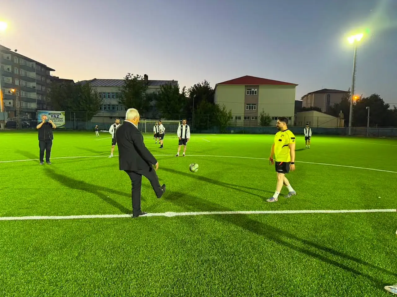 Eleşkirt'te Yaz Şenlikleri ilk gece maçıyla başladı