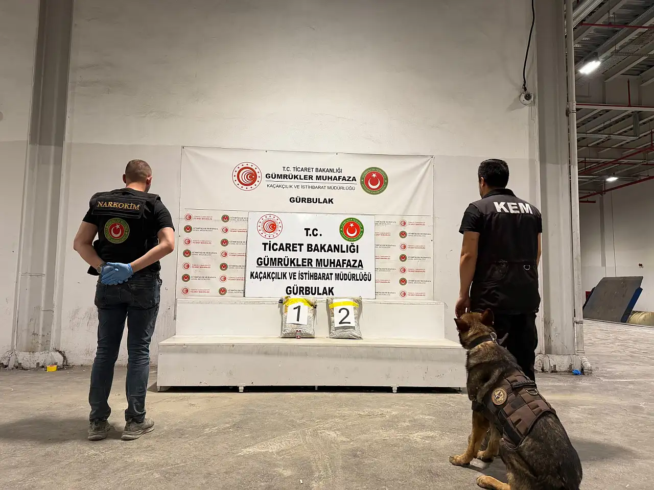 Ağrı'da oyuncak gitar ve TIR'da 23 kilodan fazla uyuşturucu ele geçirildi
