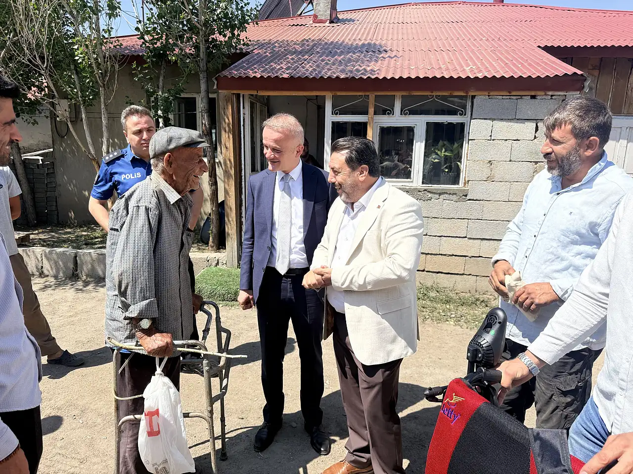 Hamur'da gönülleri ısıtan yardım eli