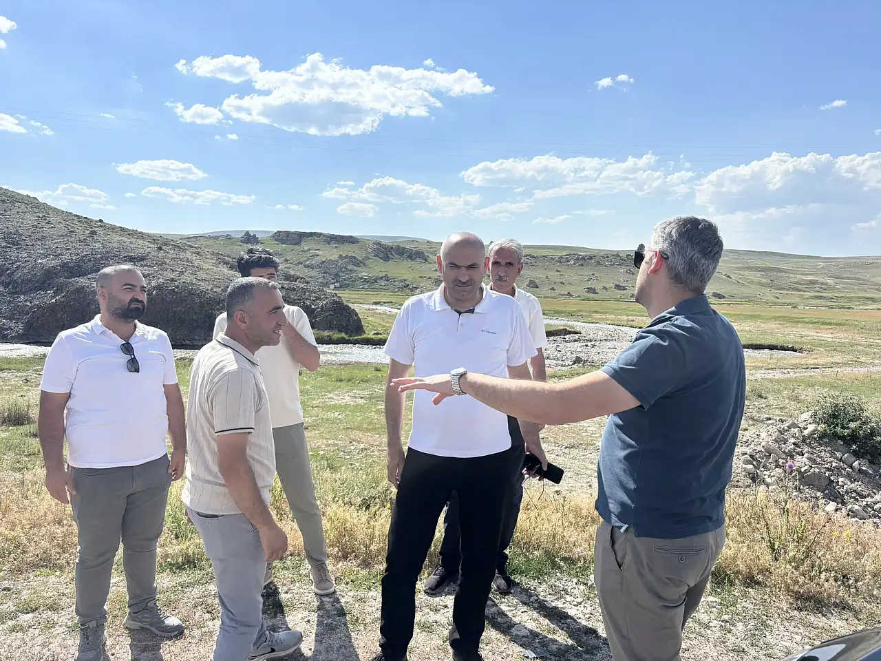 Kaymakam Korkusuz Karahasan Deresi–Tazekent yolunda incelemeler yaptı