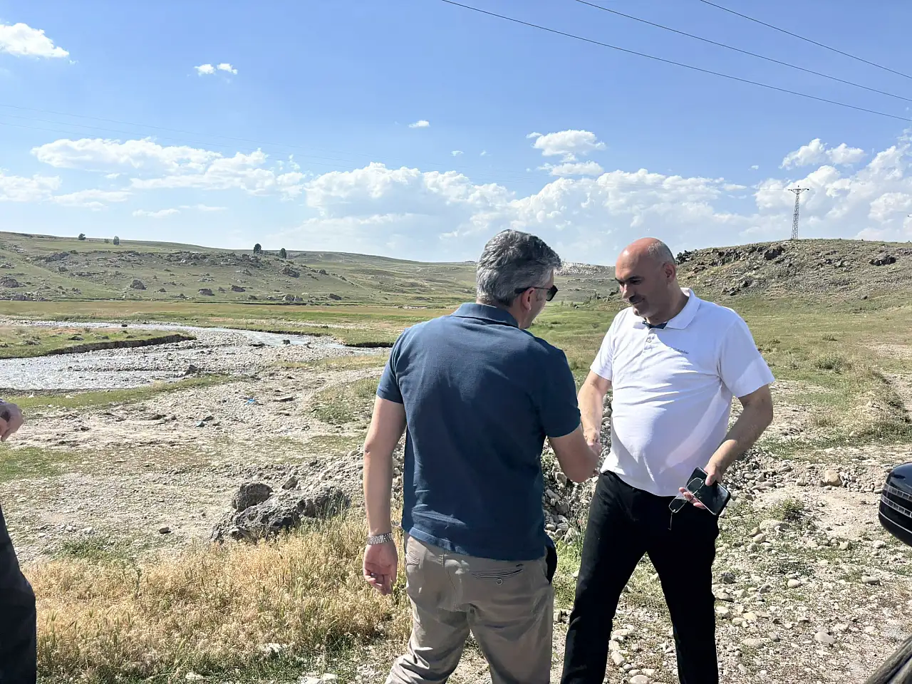 Kaymakam Korkusuz Karahasan Deresi–Tazekent yolunda incelemeler yaptı