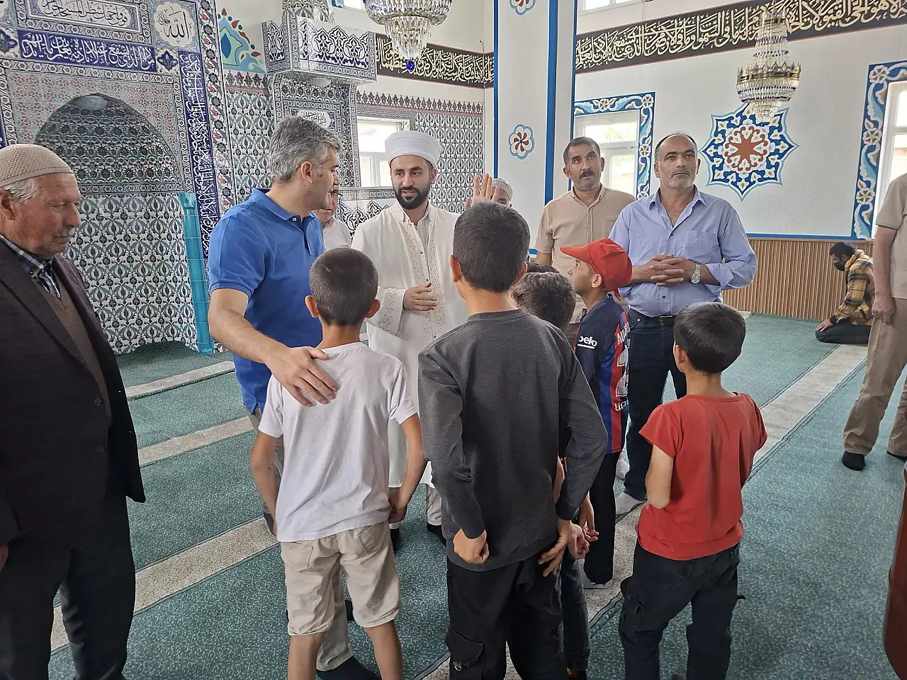 Kaymakam Korkusuz vatandaşlarla ve Kur'an kursu öğrencileriyle buluştu