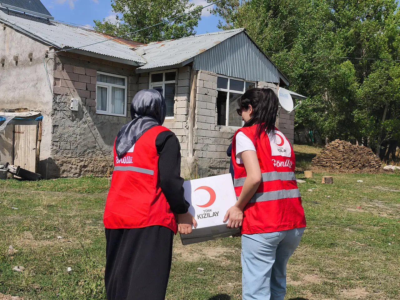 Kızılay Ağrı'dan köylerde gıda seferberliği ihtiyaç sahibi ailelerin sofralarına destek sürüyor