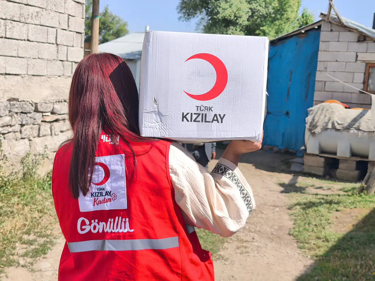 Kızılay Ağrı'dan köylerde gıda seferberliği ihtiyaç sahibi ailelerin sofralarına destek sürüyor