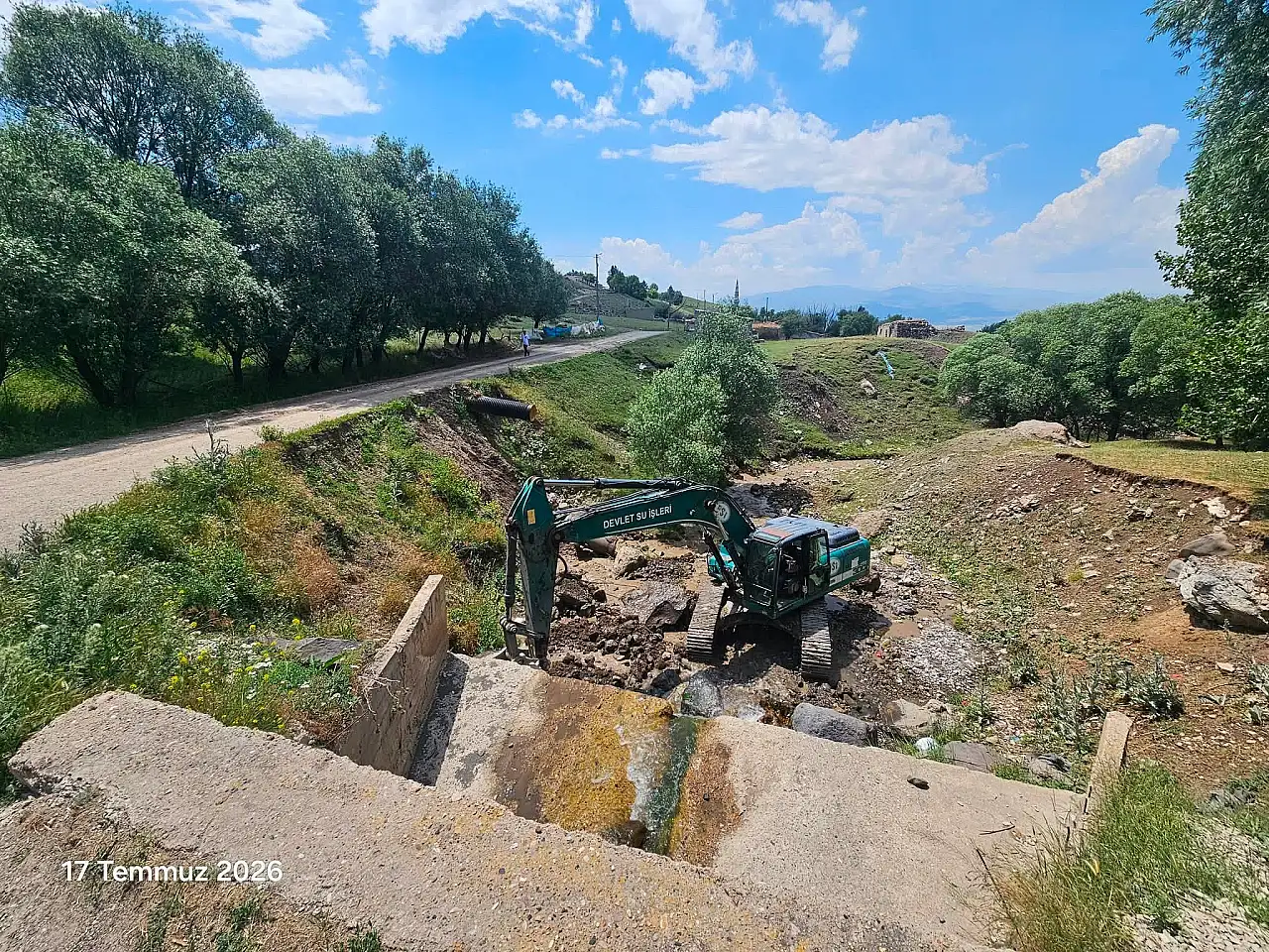 Taşlıçay'da heyelan riskine karşı çalışma başlatıldı