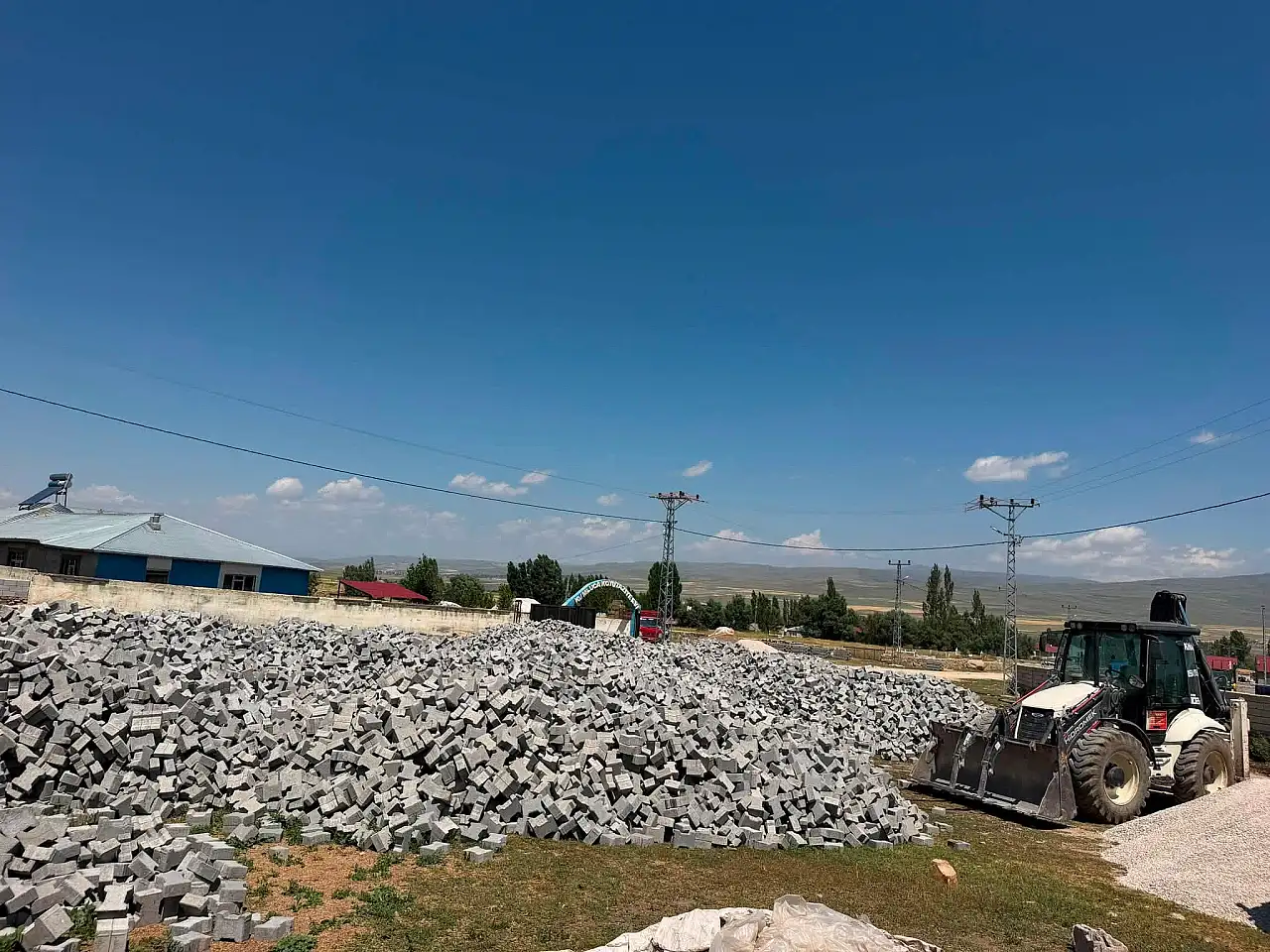 Taşlıçay'da köylerin ulaşım konforunu artırılıyor