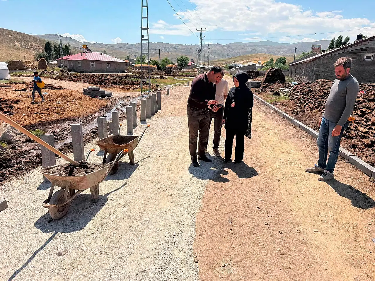 Taşlıçay'da köylerin ulaşım konforunu artırılıyor