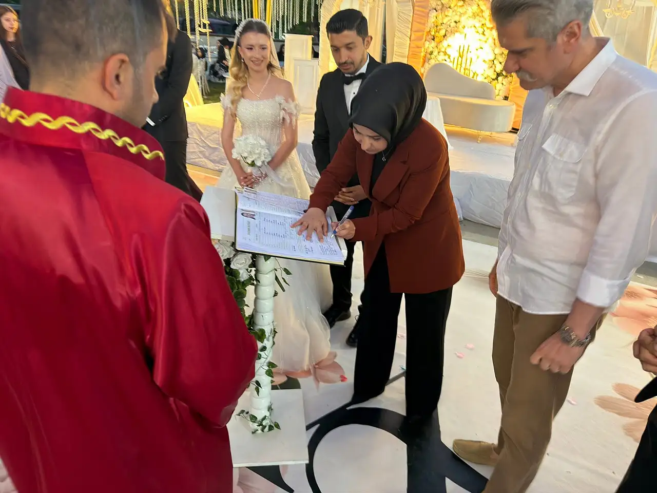 Taşlıçay Kaymakamı Baka Kılıç genç çiftin mutluluğuna ortak oldu