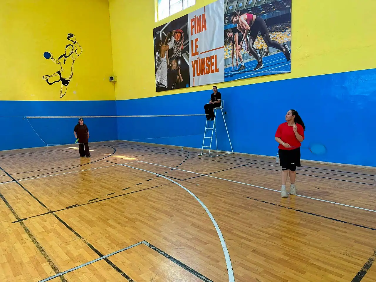 Ağrı'da 30 Ağustos Zafer Bayramı'na özel badminton turnuvası düzenlendi
