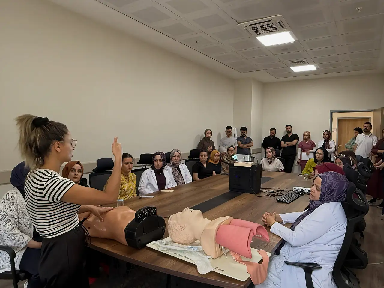 Ağrı'da sağlık personeline hayati müdahale eğitimi