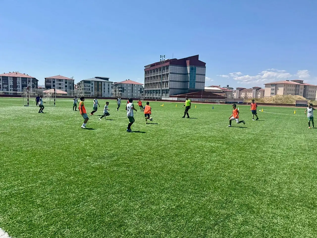 AGAH küçükler futbol turnuvası Ağrı'da başladı