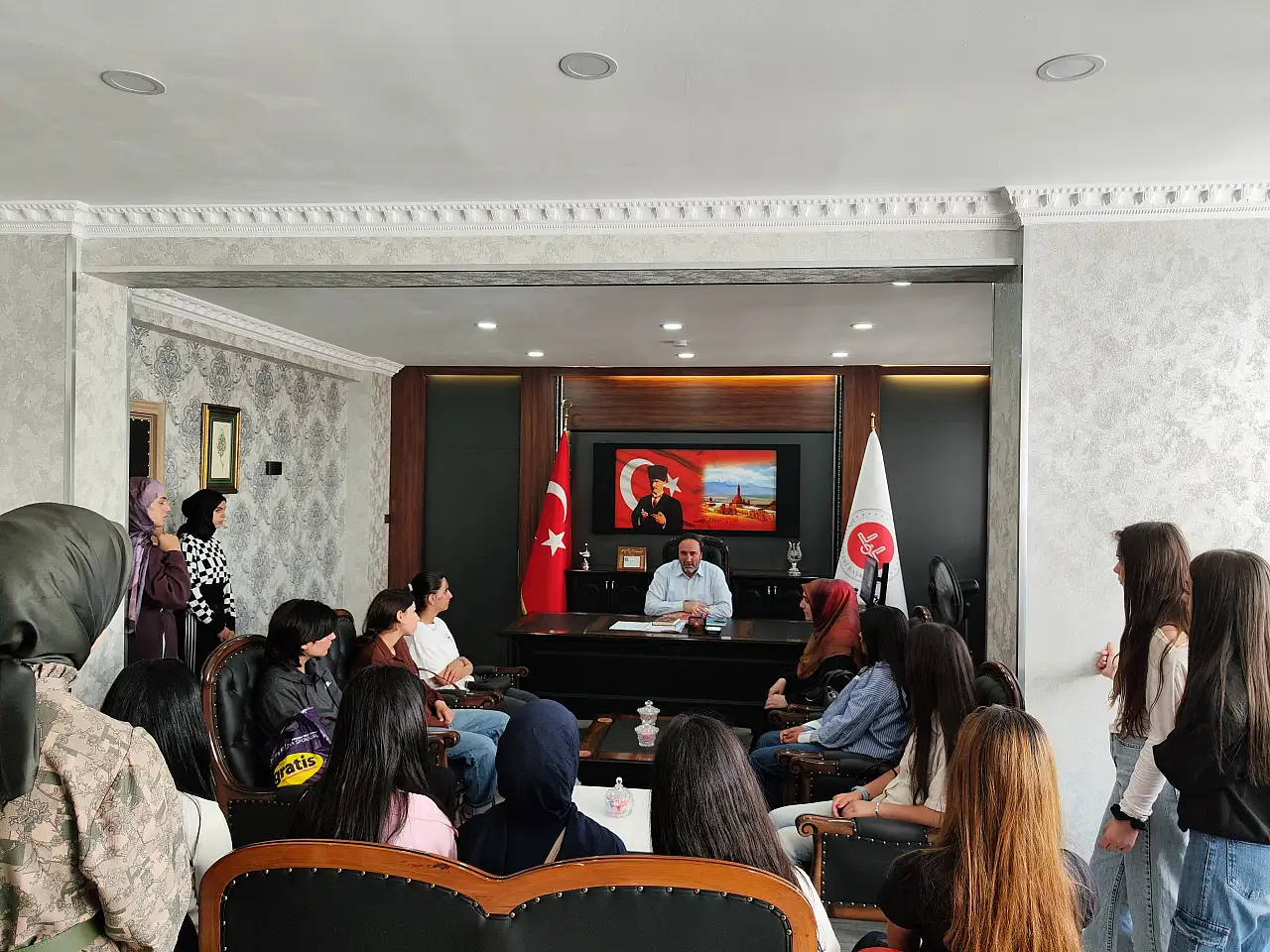 Liseli gençler Ağrı İl Müftüsü İlhan'ı ziyaret etti