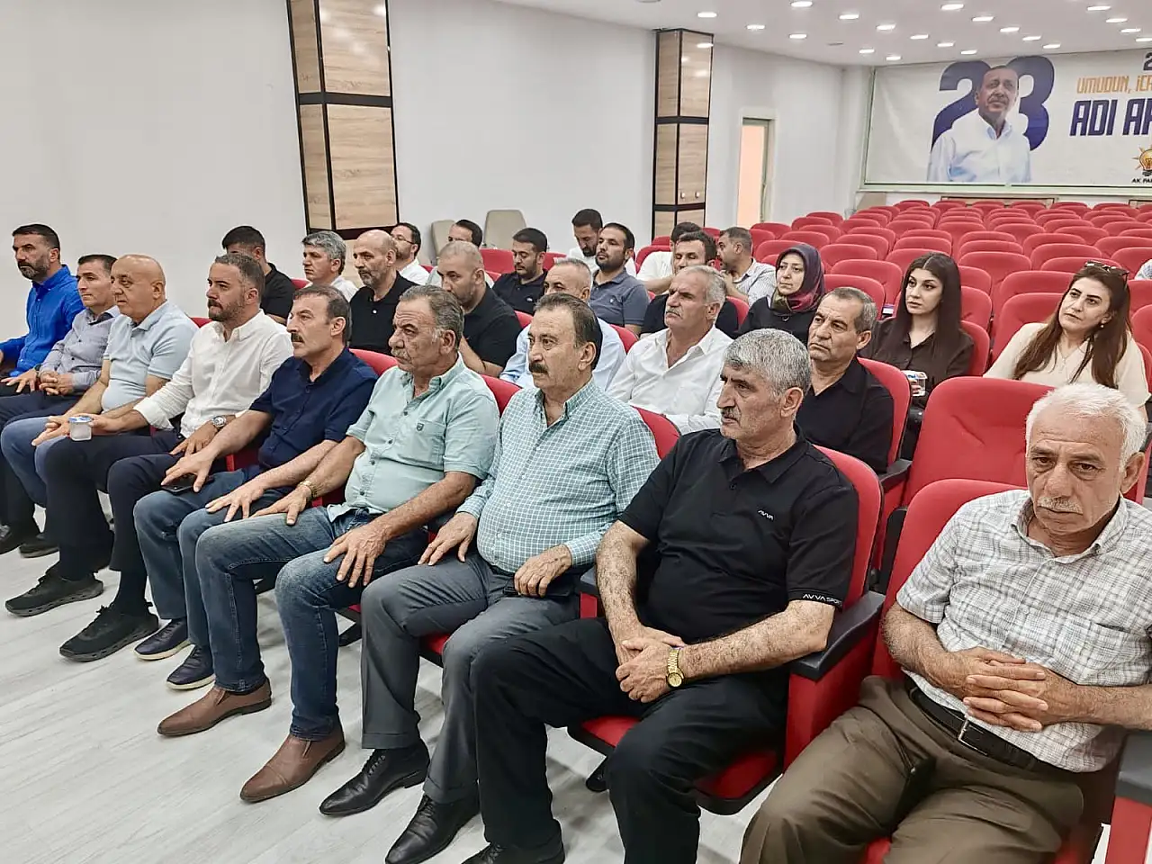 AK Parti Ağrı'da haftalık yönetim kurulu toplantısı gerçekleştirildi