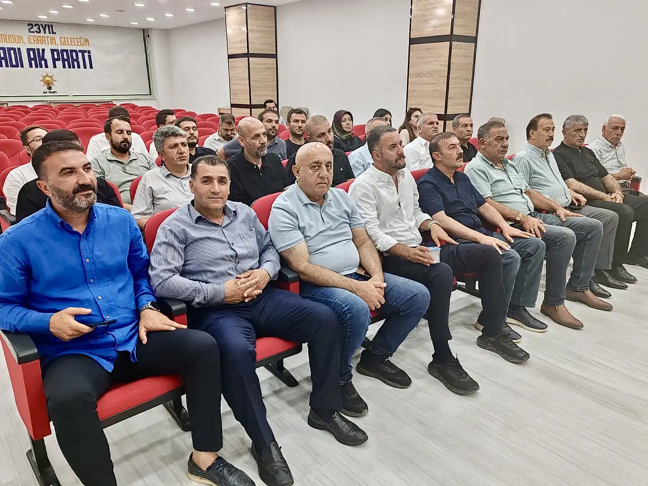 AK Parti Ağrı'da haftalık yönetim kurulu toplantısı gerçekleştirildi