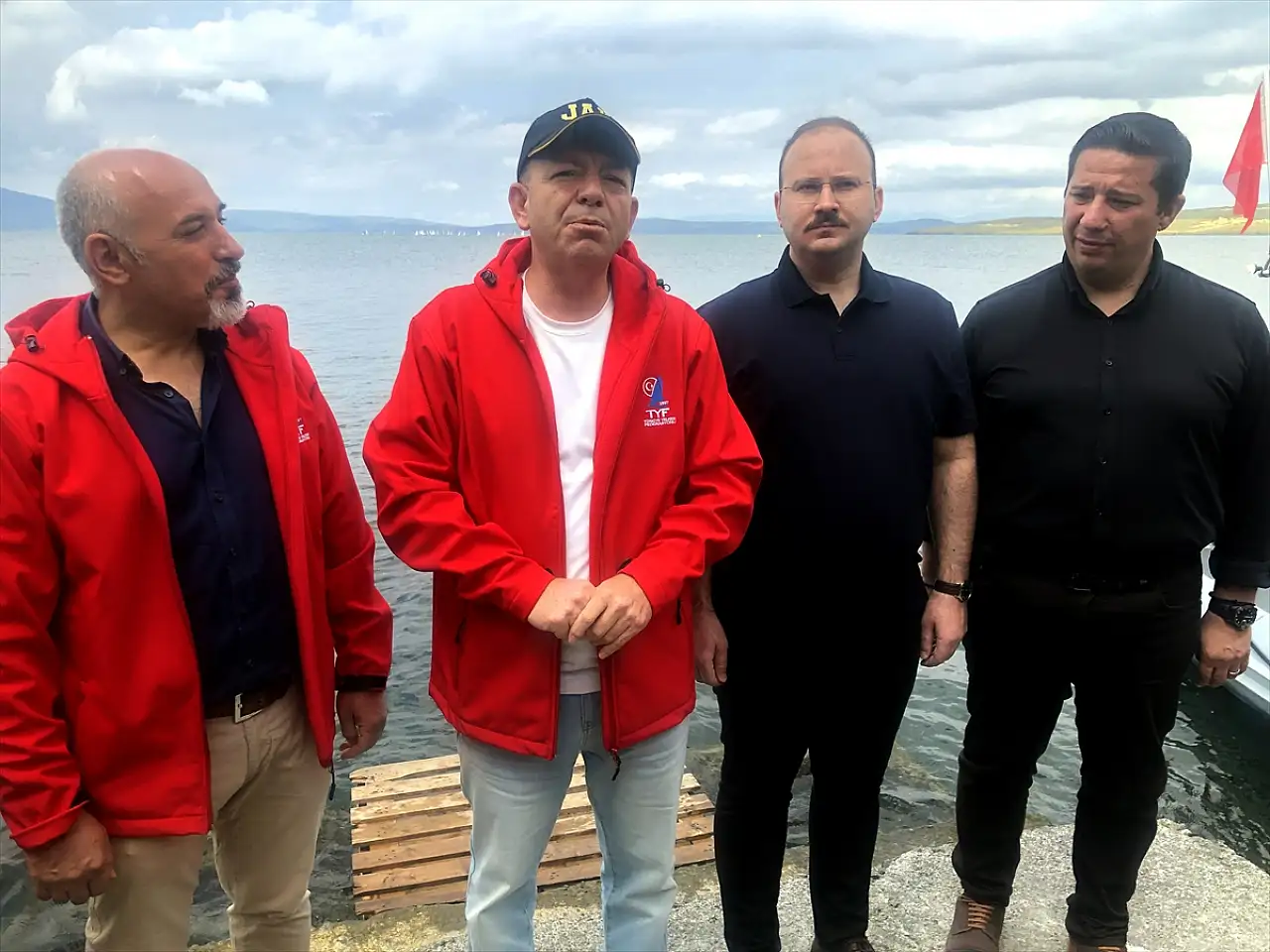 Çıldır Gölü'nde yelkenler açıldı: 6 ilden 44 sporcu yarıştı