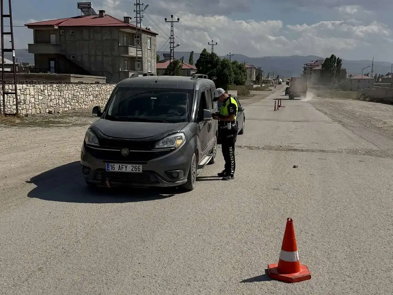 Diyadin'de sıkı trafik denetimi: 4 bin 418 araç kontrol edildi