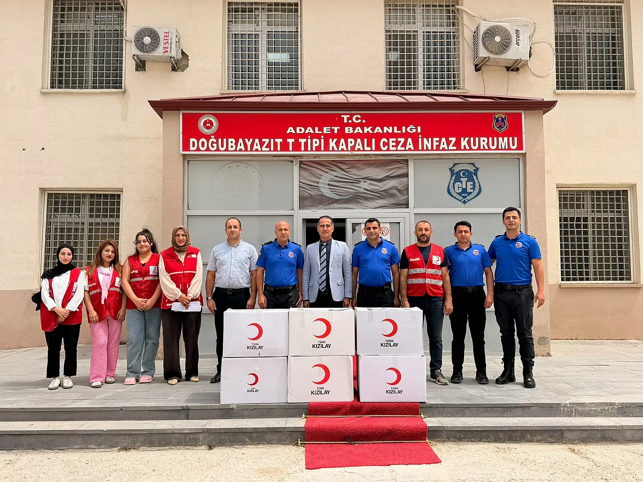 Kızılay Doğubayazıt'tan cezaevine giyim ve hijyen desteği