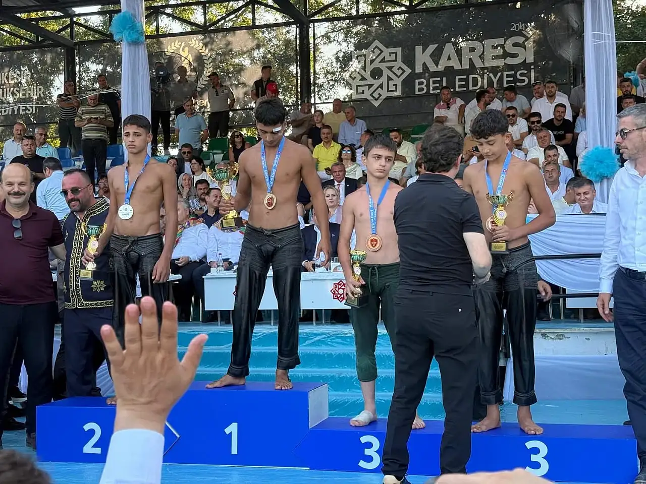 Ağrılı genç pehlivan Kurtdereli'de şampiyon oldu