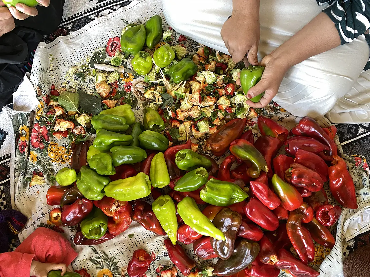 Patnos'ta yazın bereketi ipe dizildi