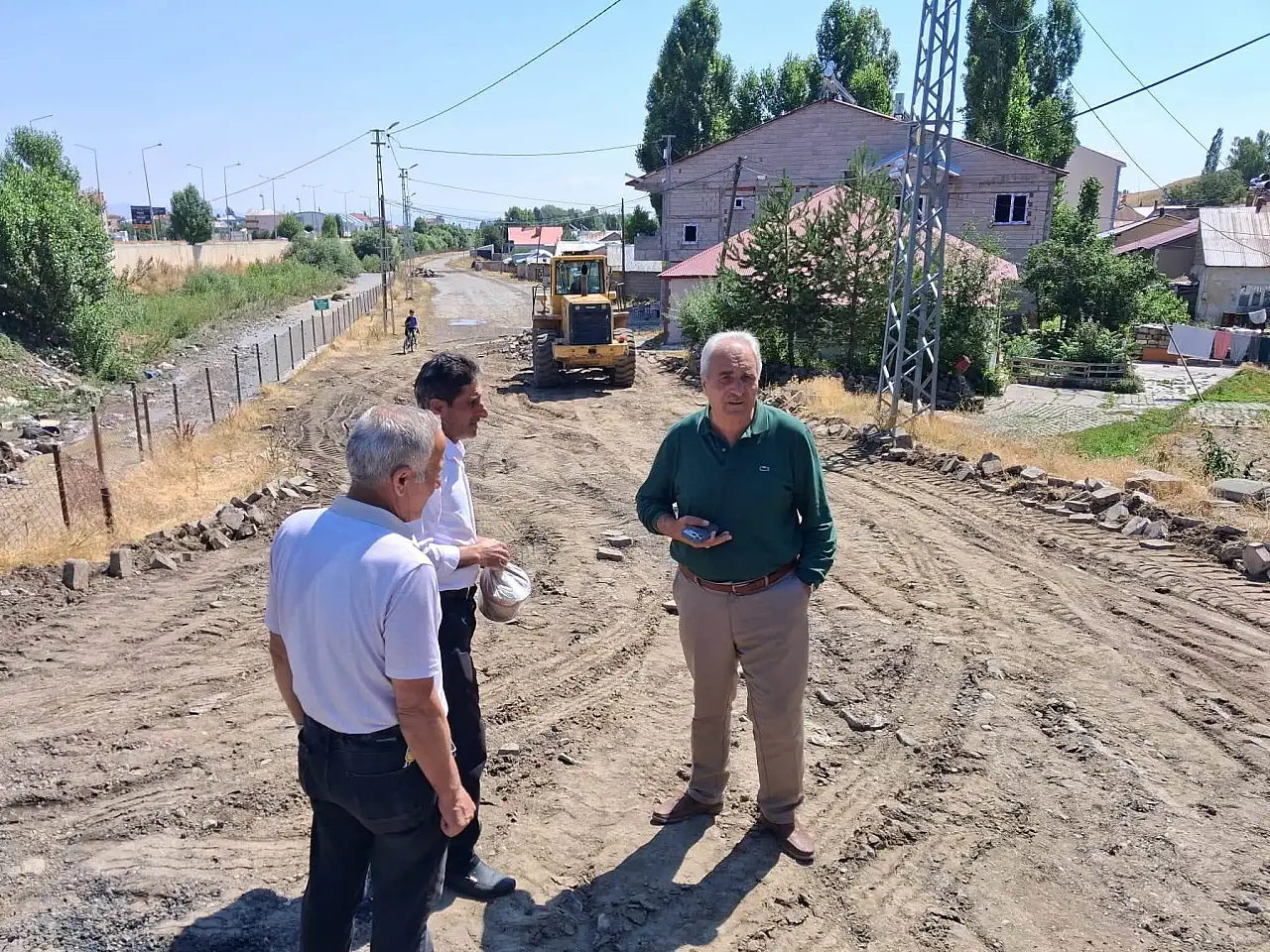 Eleşkirt'te deforme olan yollar tek tek yenileniyor