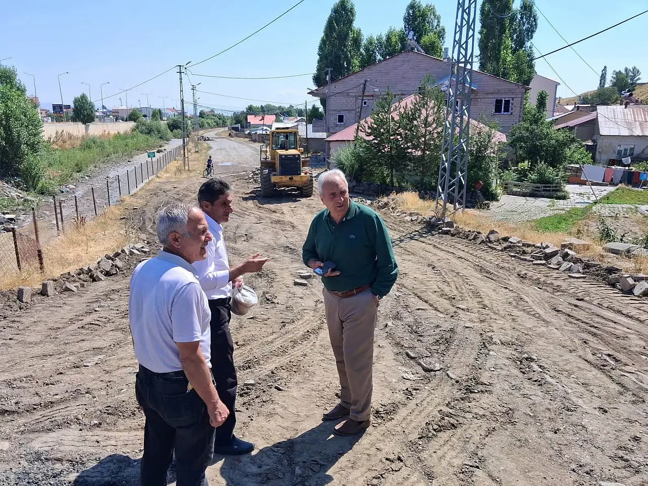 Eleşkirt'te deforme olan yollar tek tek yenileniyor