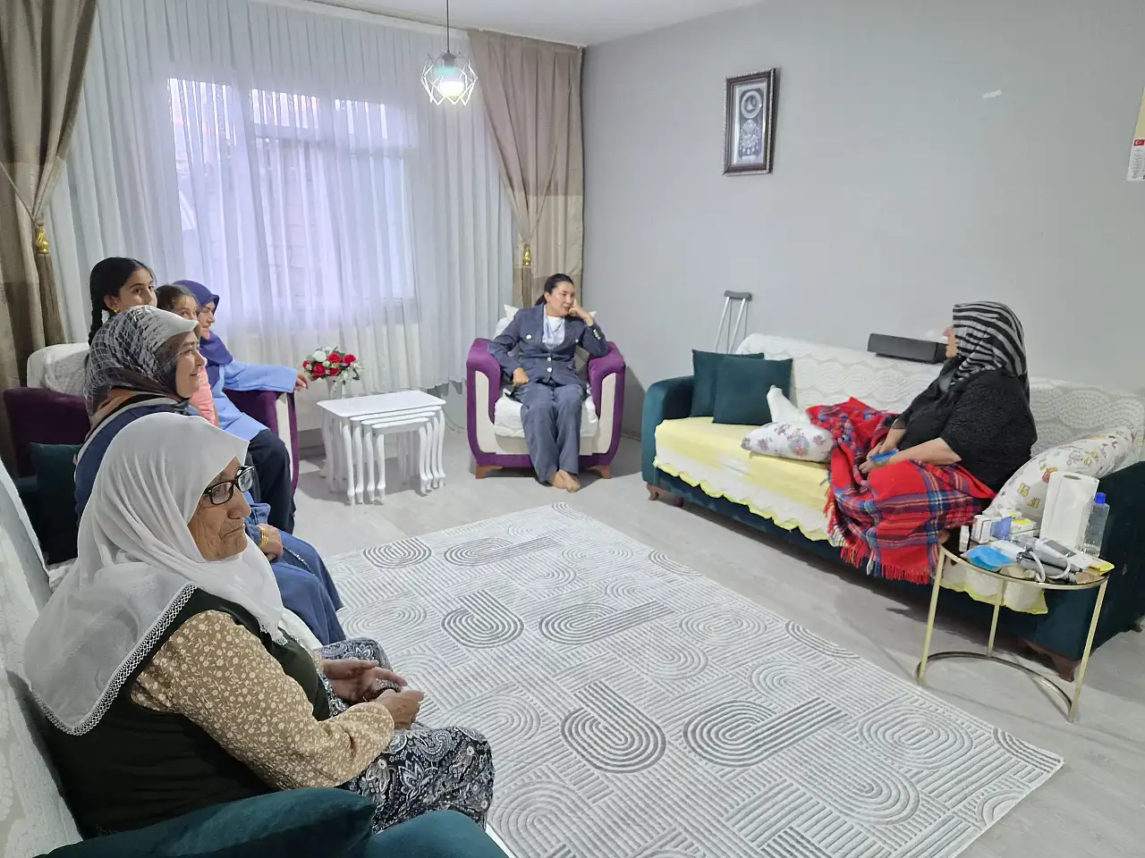 Ruken Kilerci'den kaza geçiren mahalle başkanına geçmiş olsun ziyareti