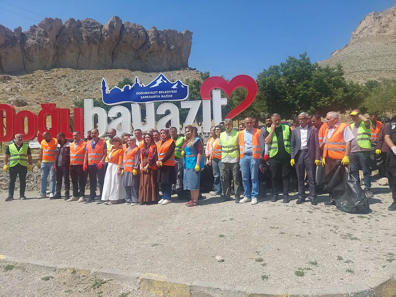 Doğubayazıt'ta tarihi alanlarda temizlik seferberliği