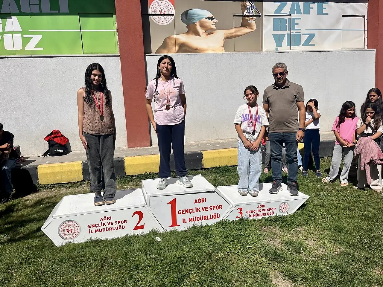 Ağrı'da kulaçlar birincilik için atıldı